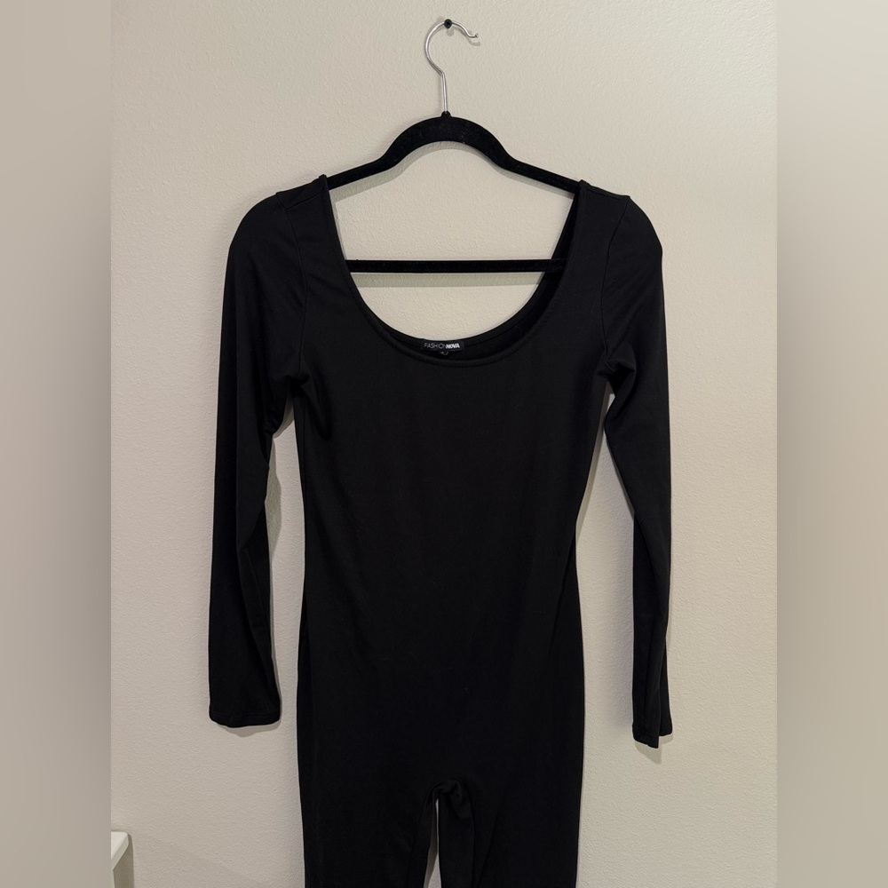 Fashion Nova Black Scoop Neck Bodysuit
